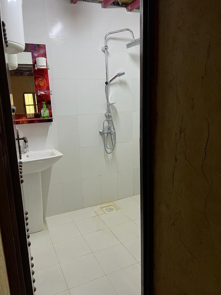 Mall Aldakhil House Al Ḩamrāʼ المظهر الخارجي الصورة